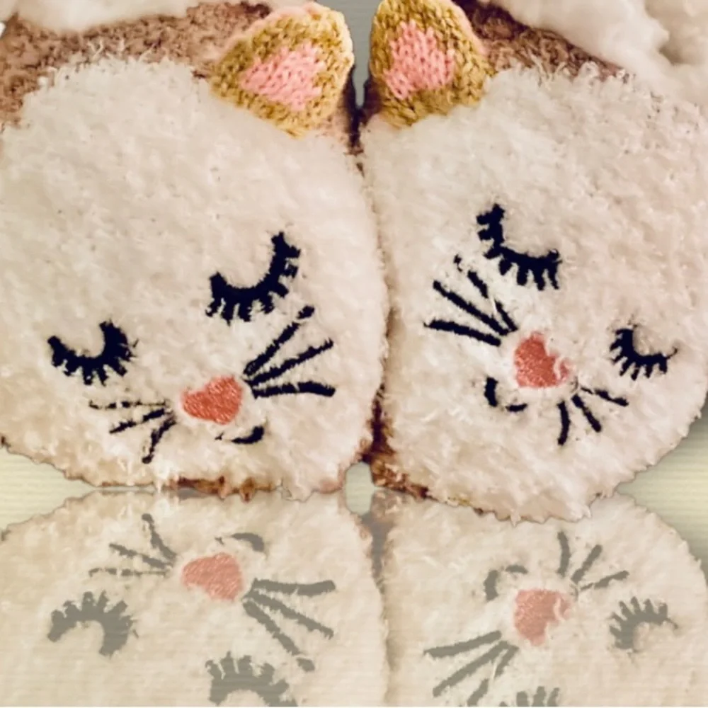 🆕NWT🎁Kids Fuzzy Kitty Slippers - Picture 9 of 15